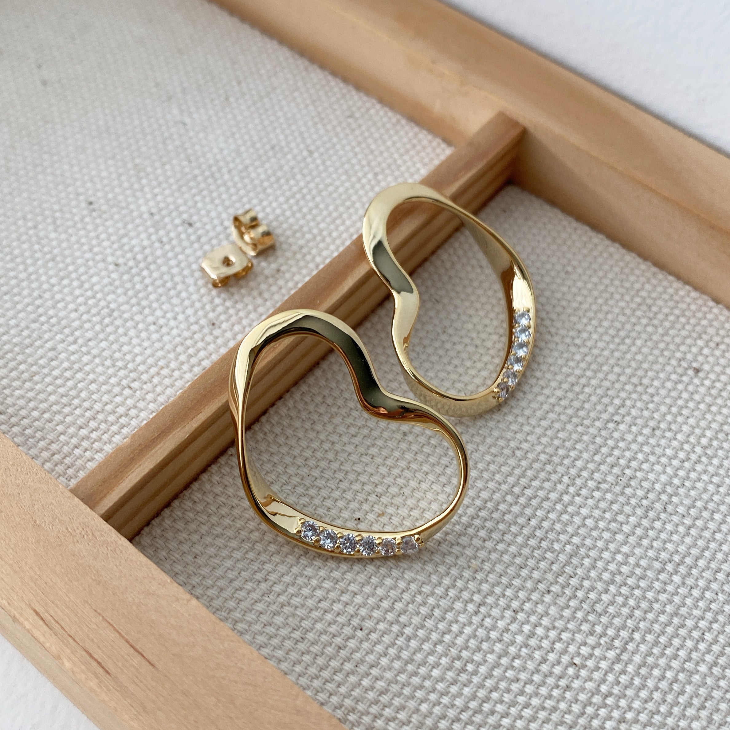 Ribbon Twist Heart Earrings