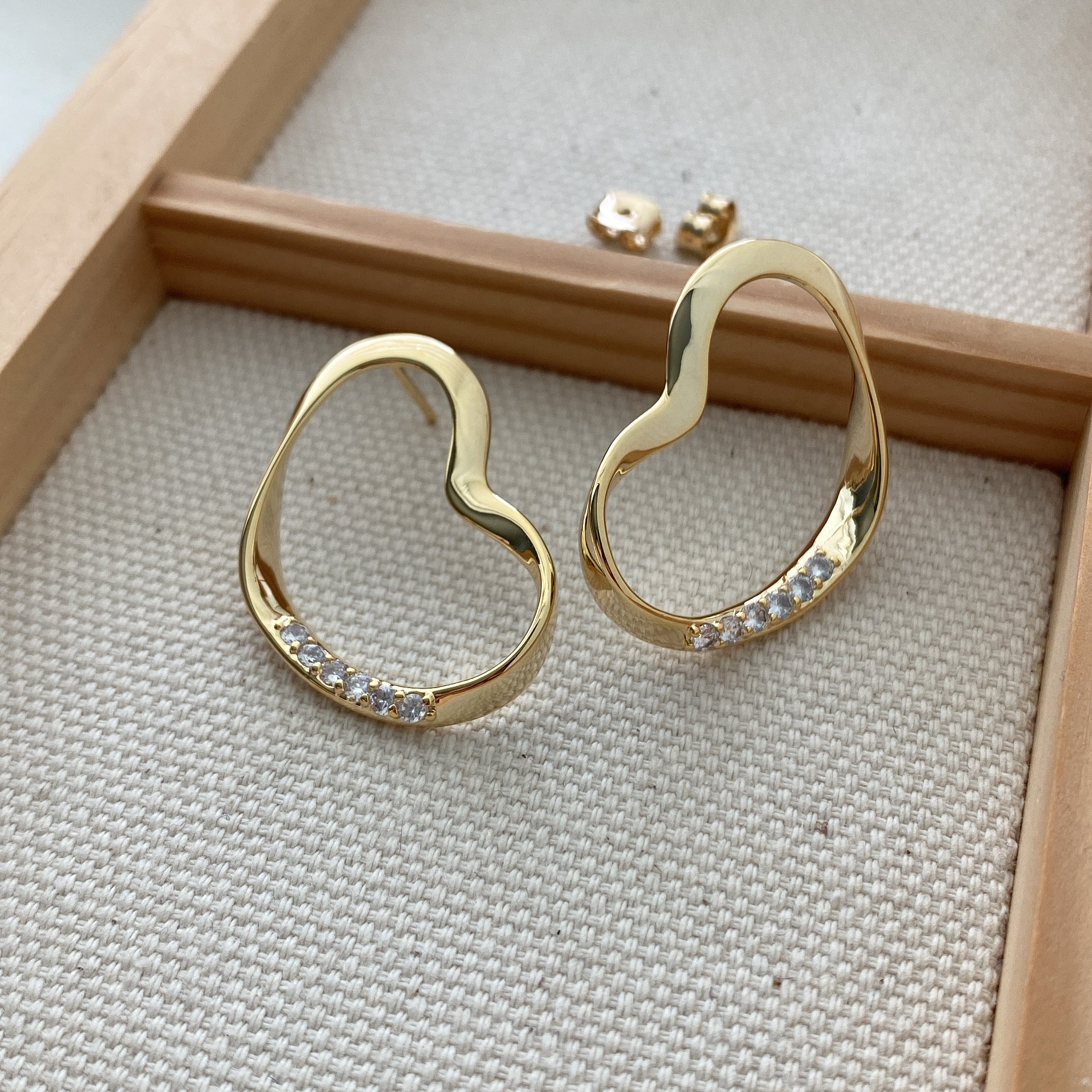 Ribbon Twist Heart Earrings