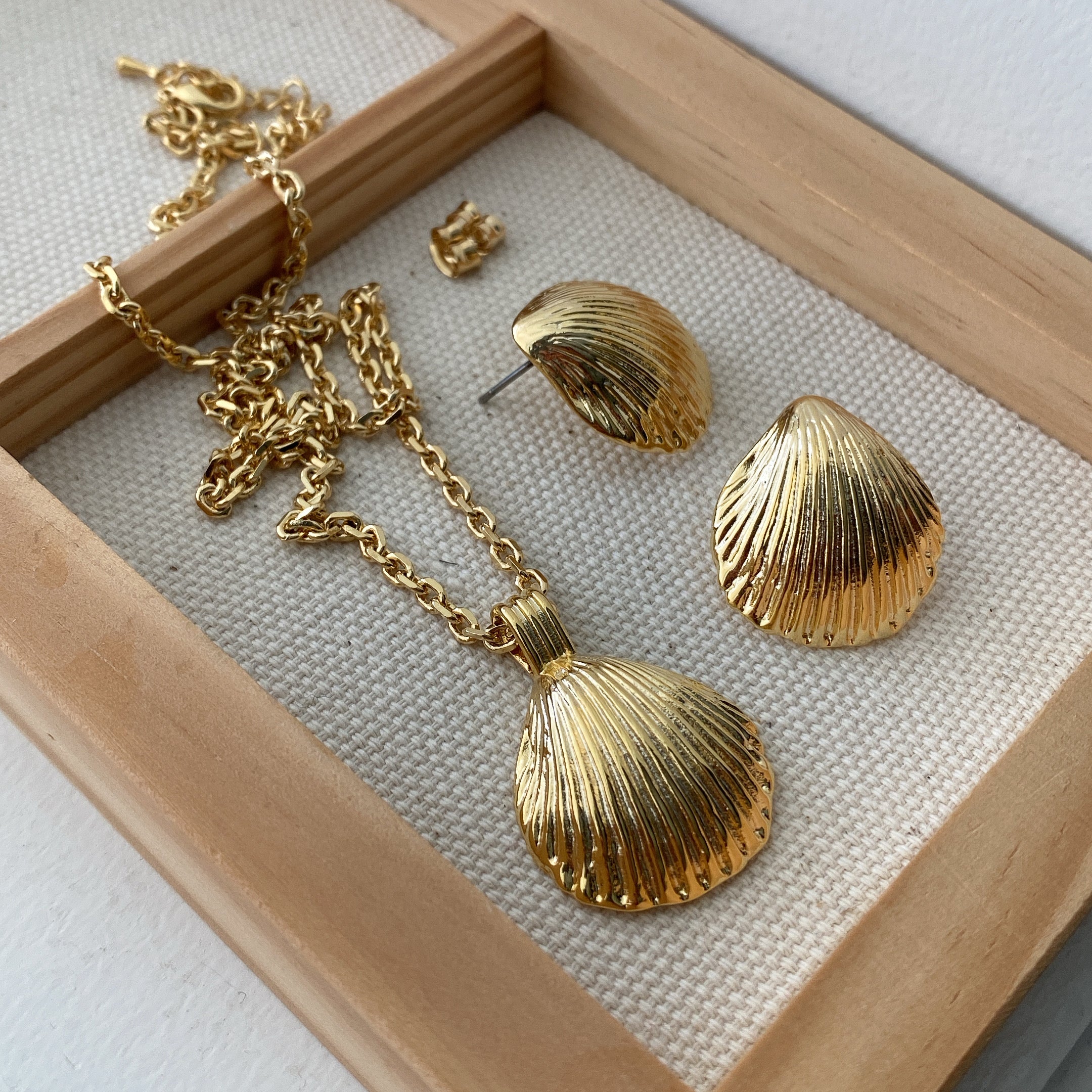 Seashell Pendant Necklace