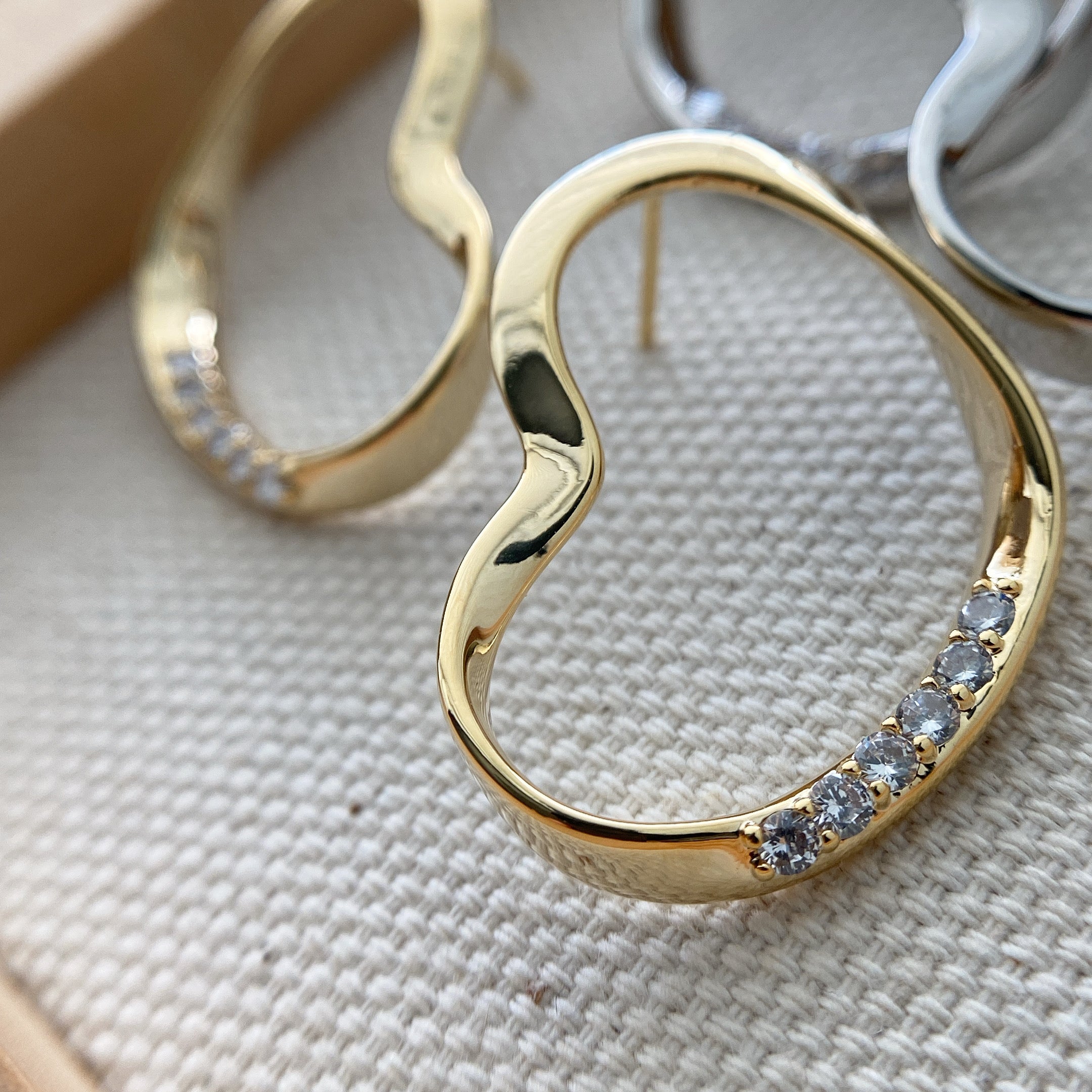 Ribbon Twist Heart Earrings