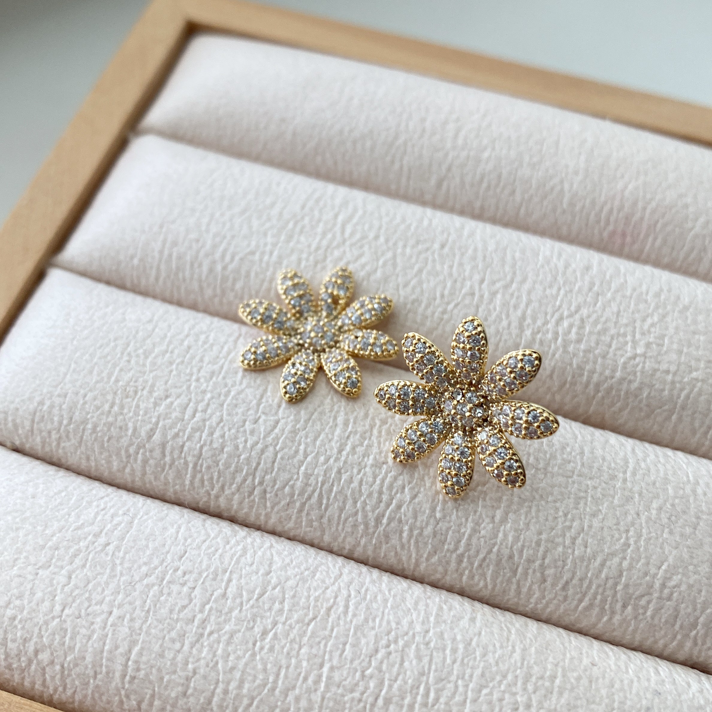 Daisy Sparkle Earrings