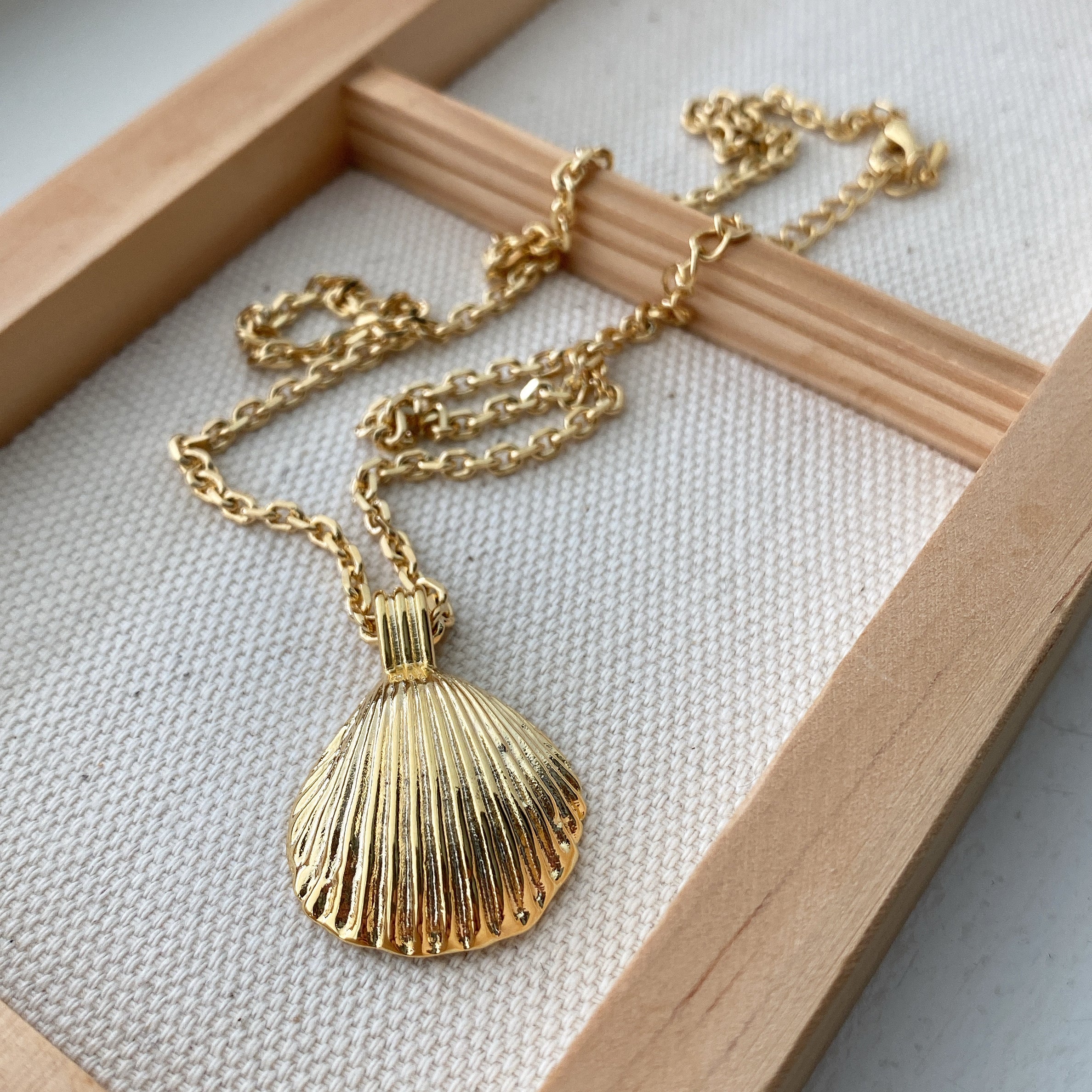 Seashell Pendant Necklace
