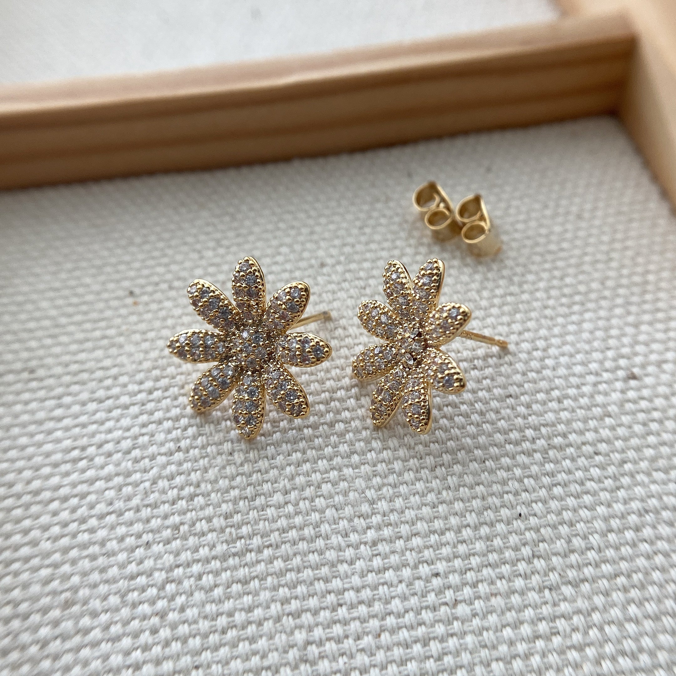 Daisy Sparkle Earrings