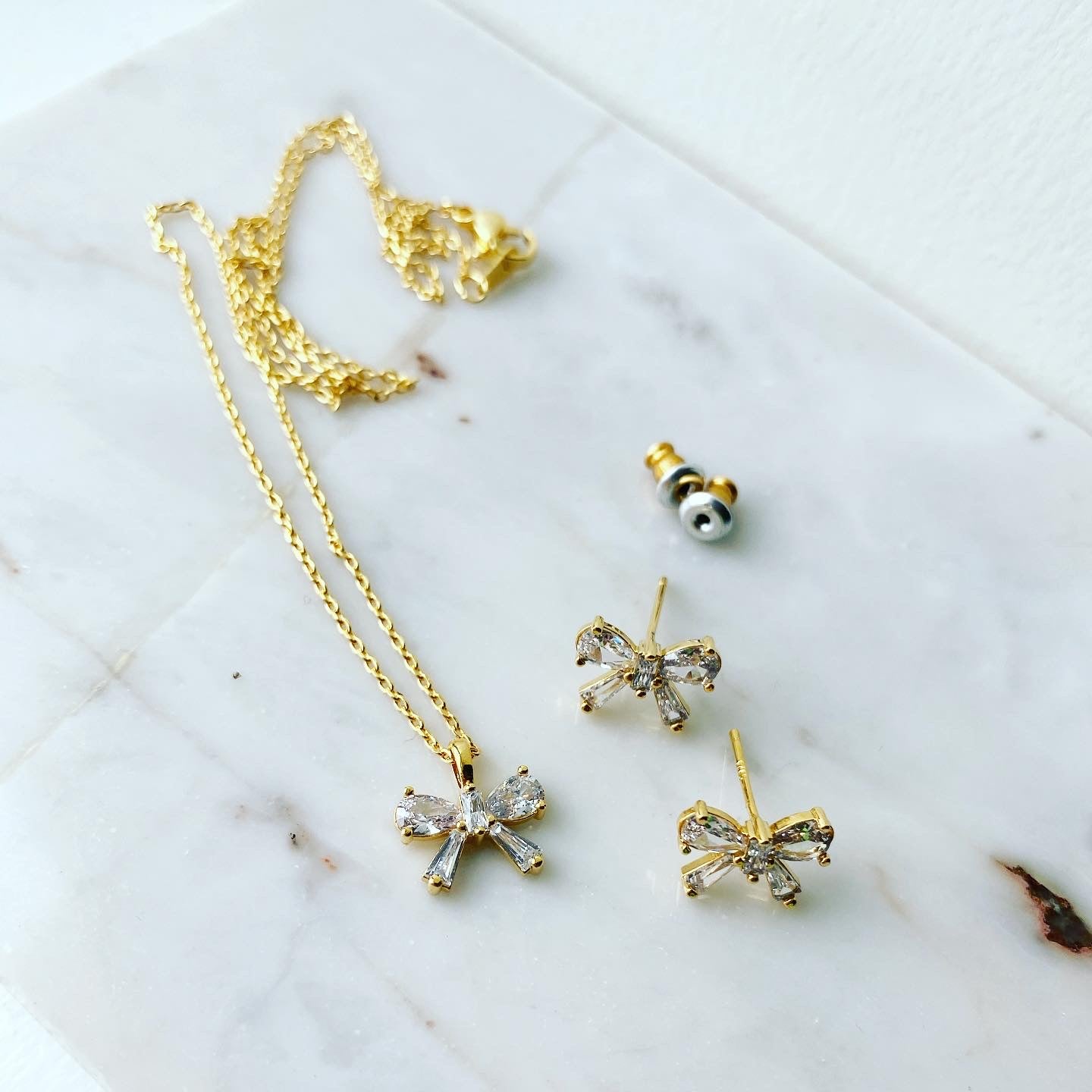 Ribbon Regal Earrings