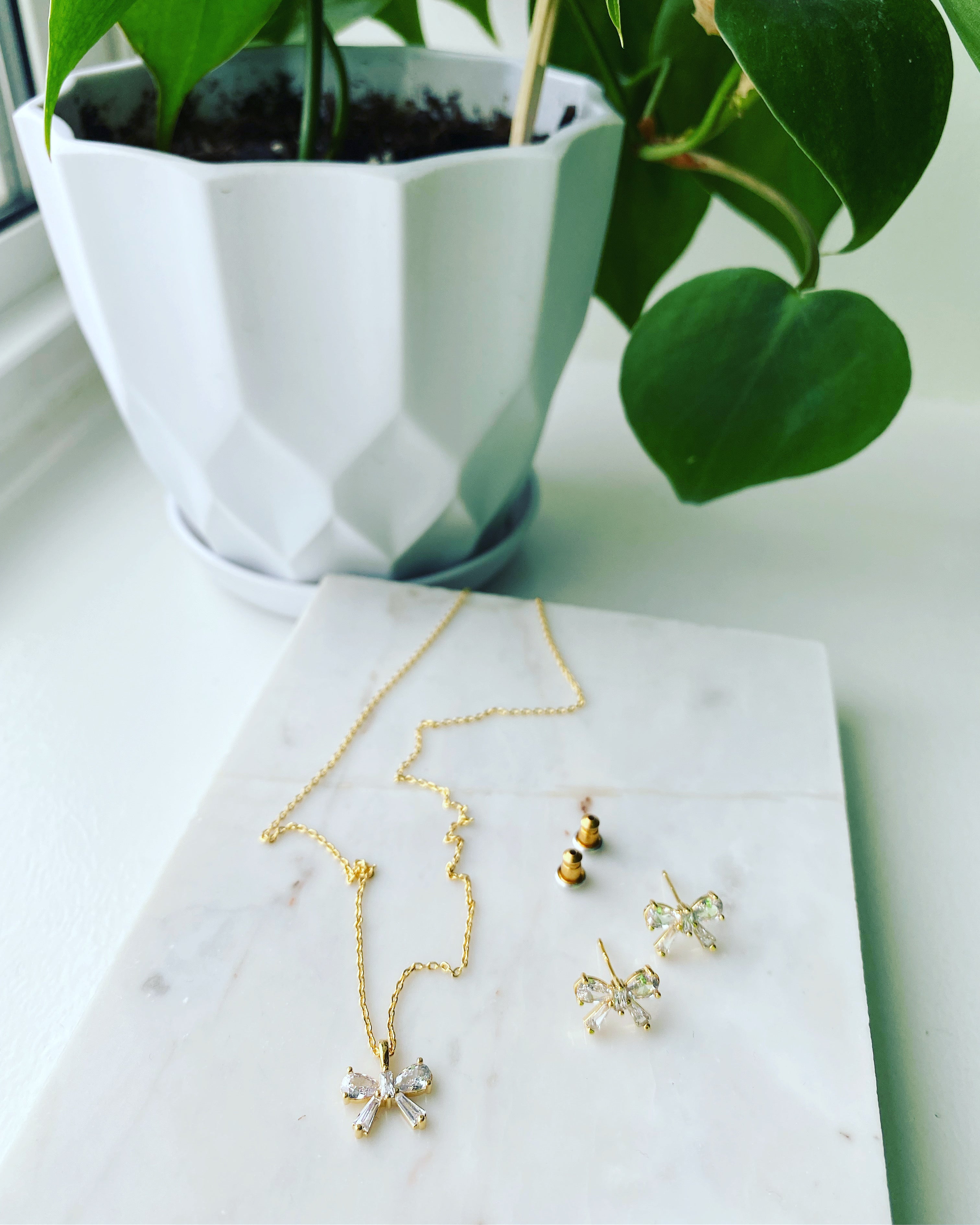 Ribbon Regal Earrings