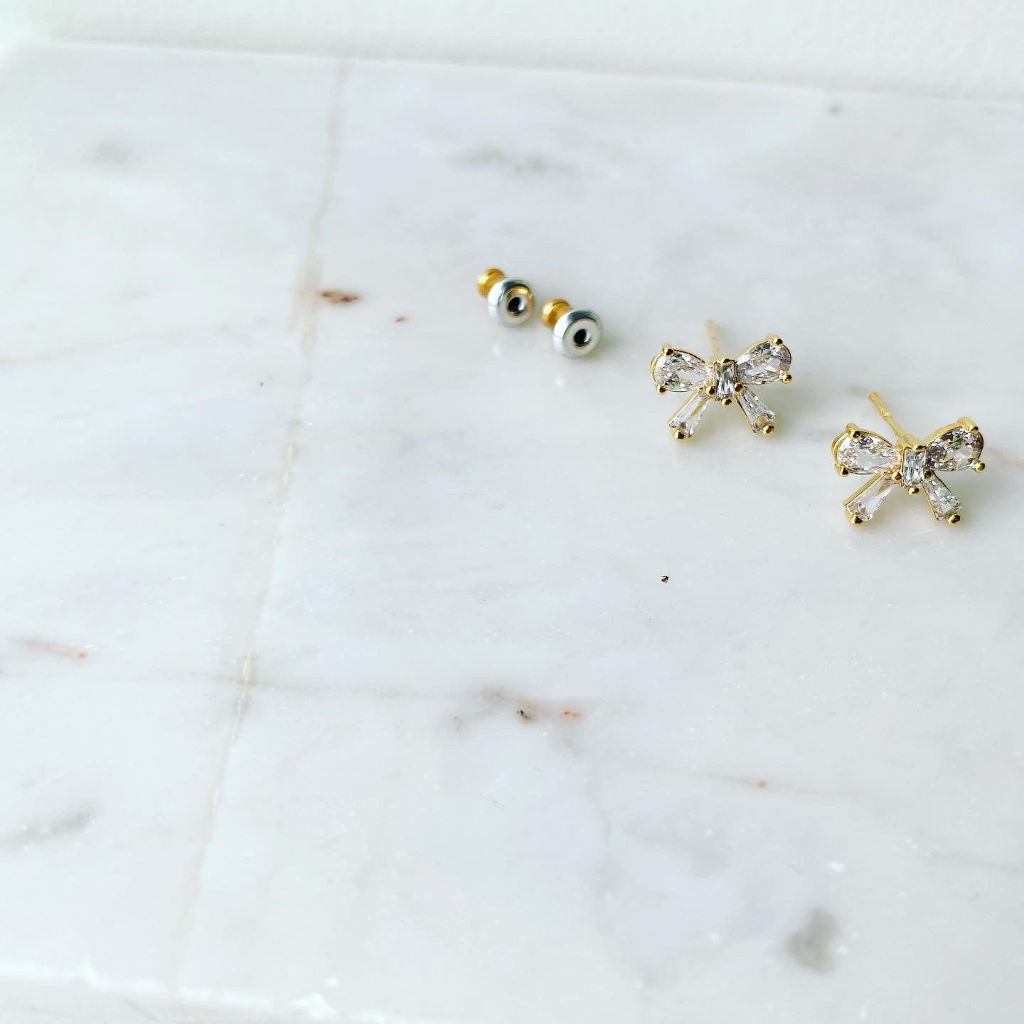 Ribbon Regal Earrings