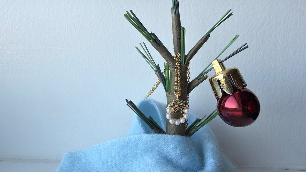 Holiday Wreath Necklace