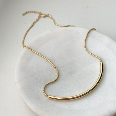 Curved Tube Bar Necklace