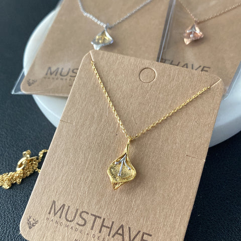 Lily Necklace