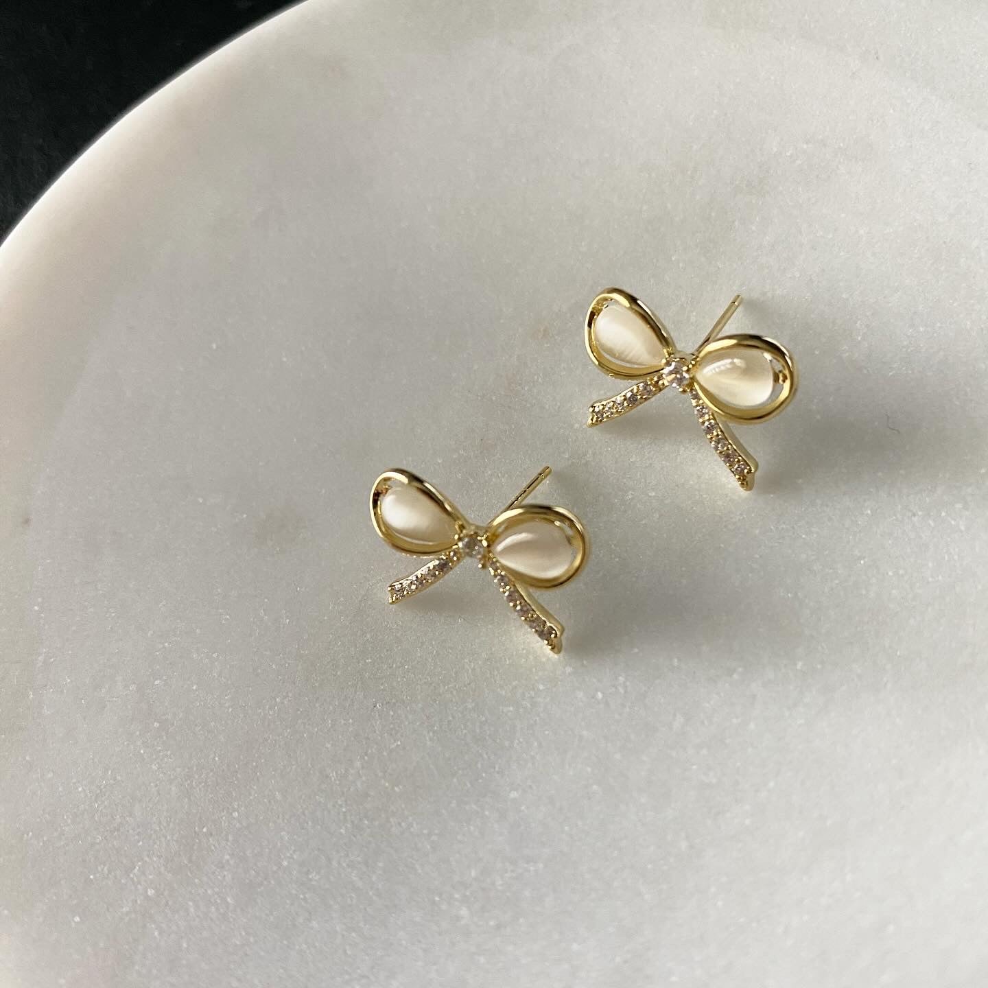 Bow (MOP) Earrings