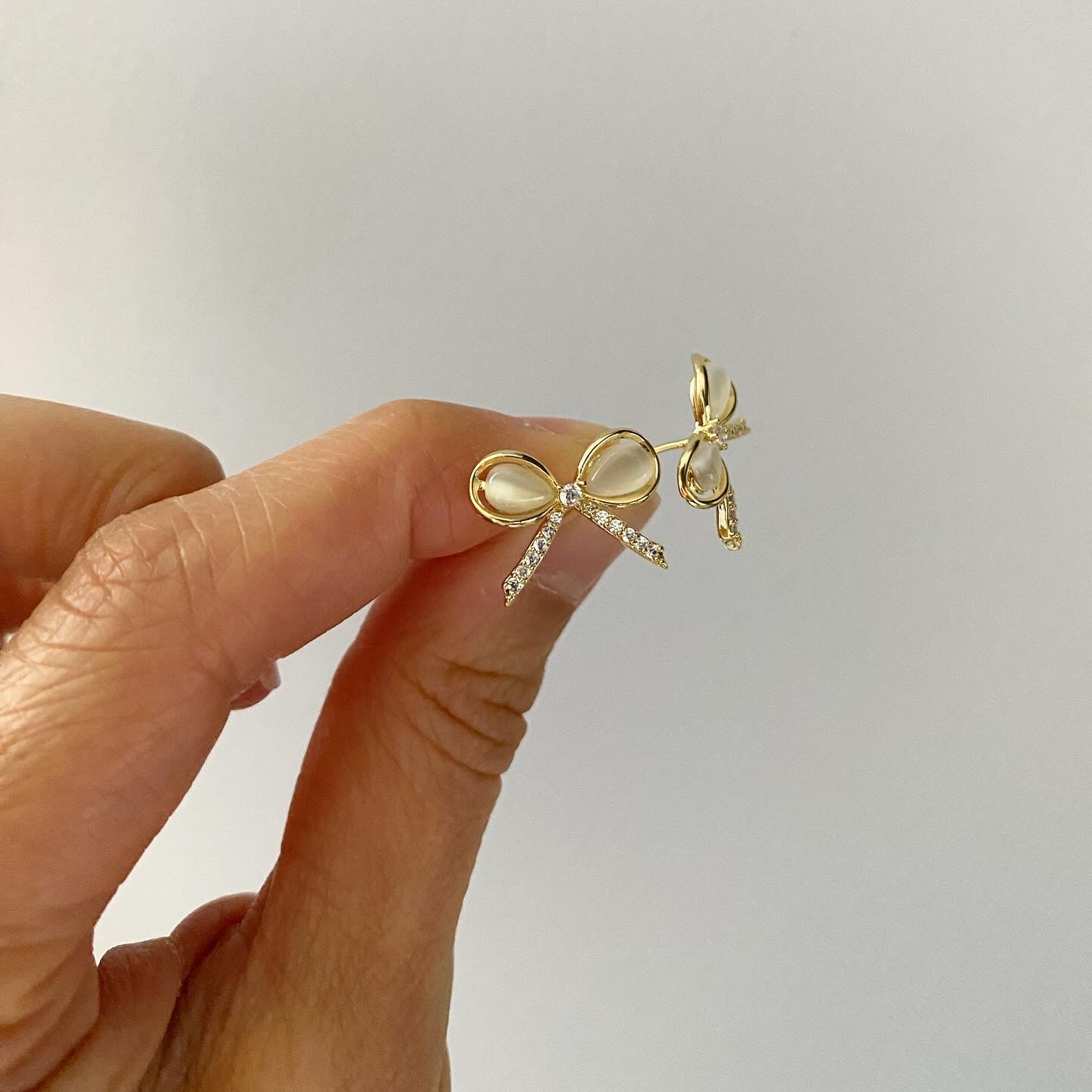 Bow (MOP) Earrings