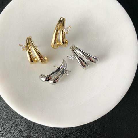 Aphrodite Claw Earrings
