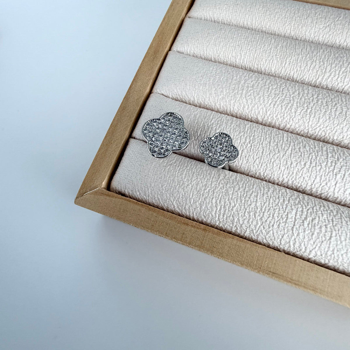 Open-ended Pavé Dual Clover Ring