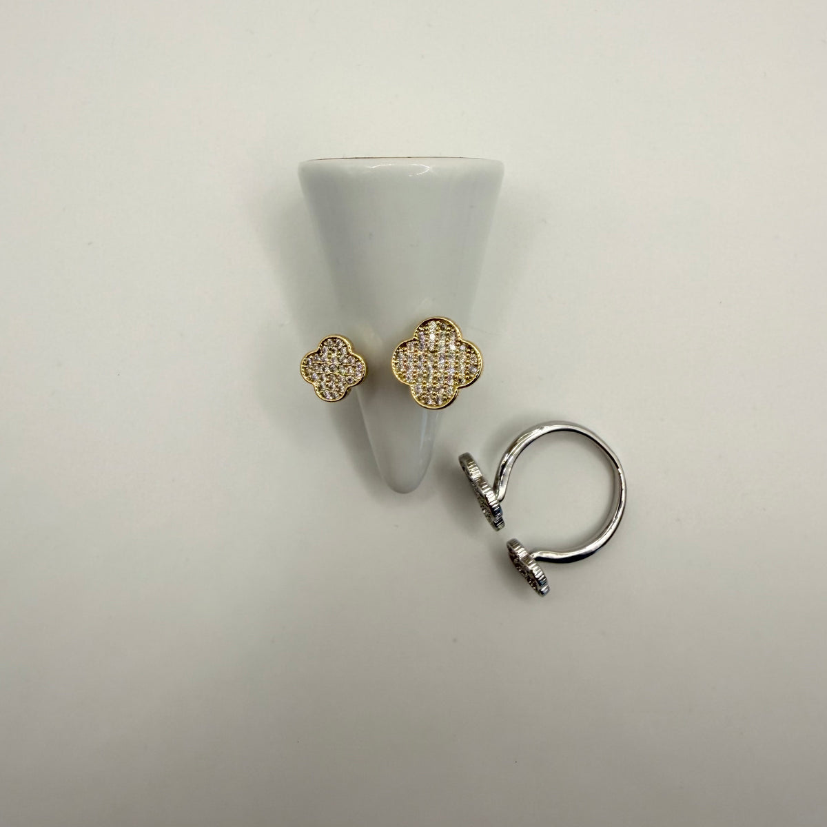 Open-ended Pavé Dual Clover Ring