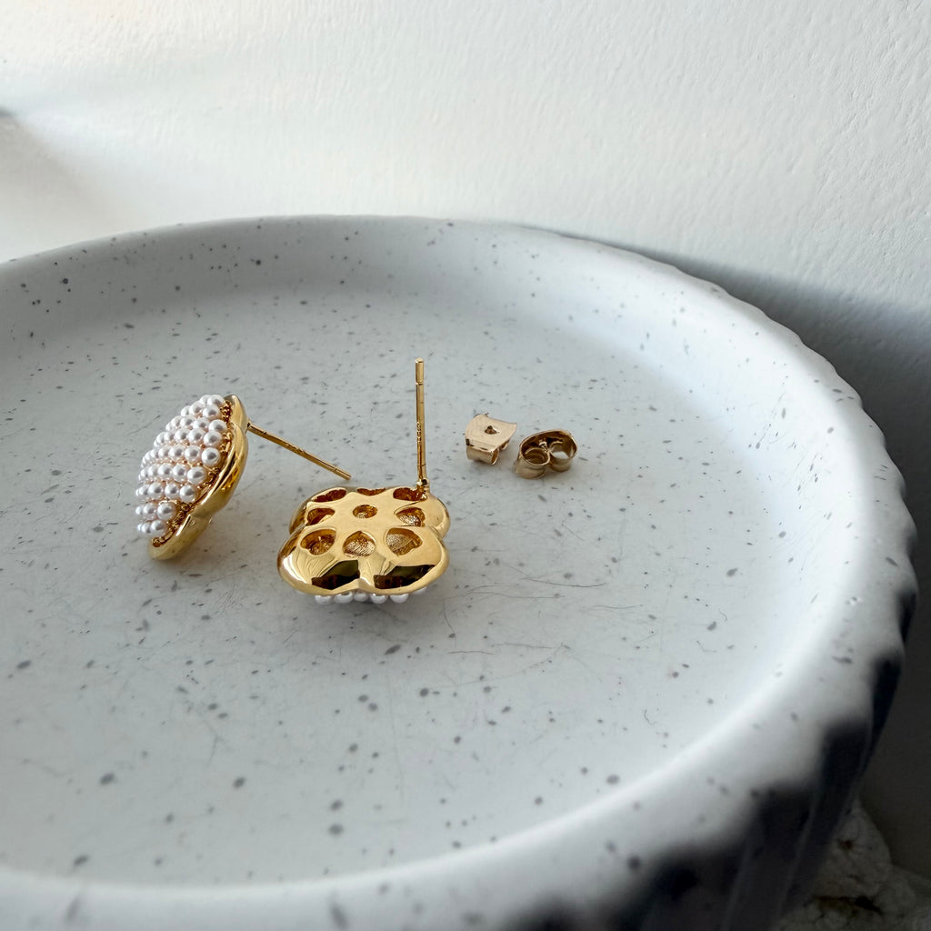 Clover Pearl Puff Earrings