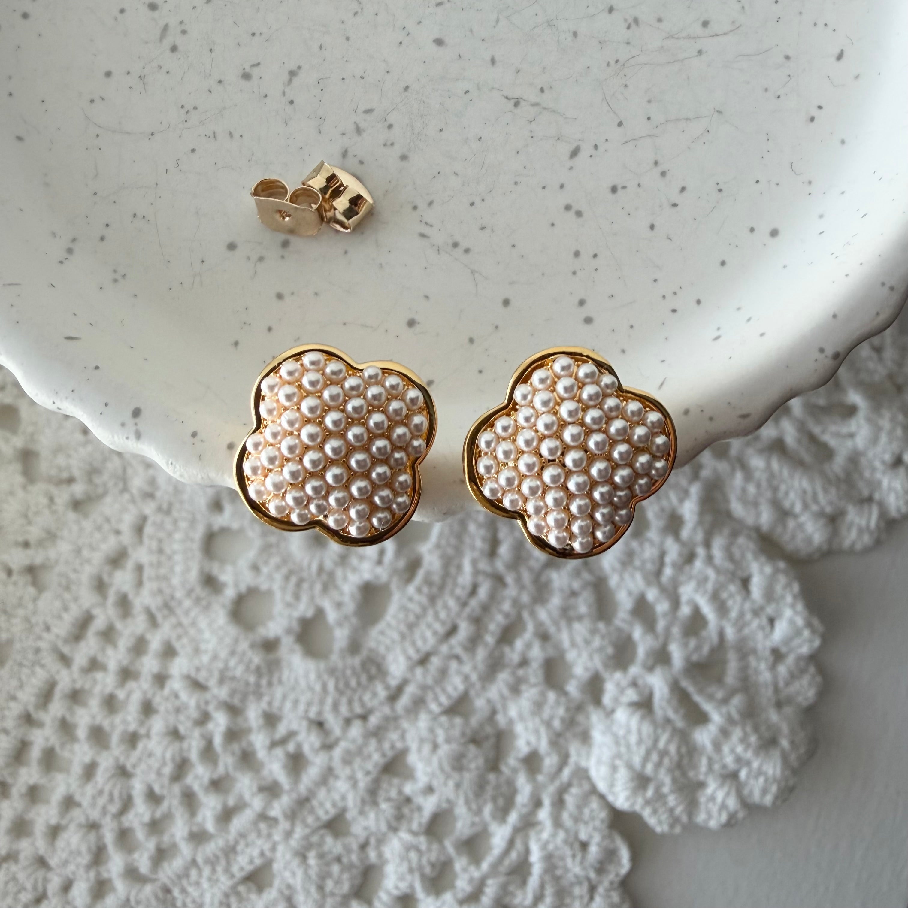 Clover Pearl Puff Earrings