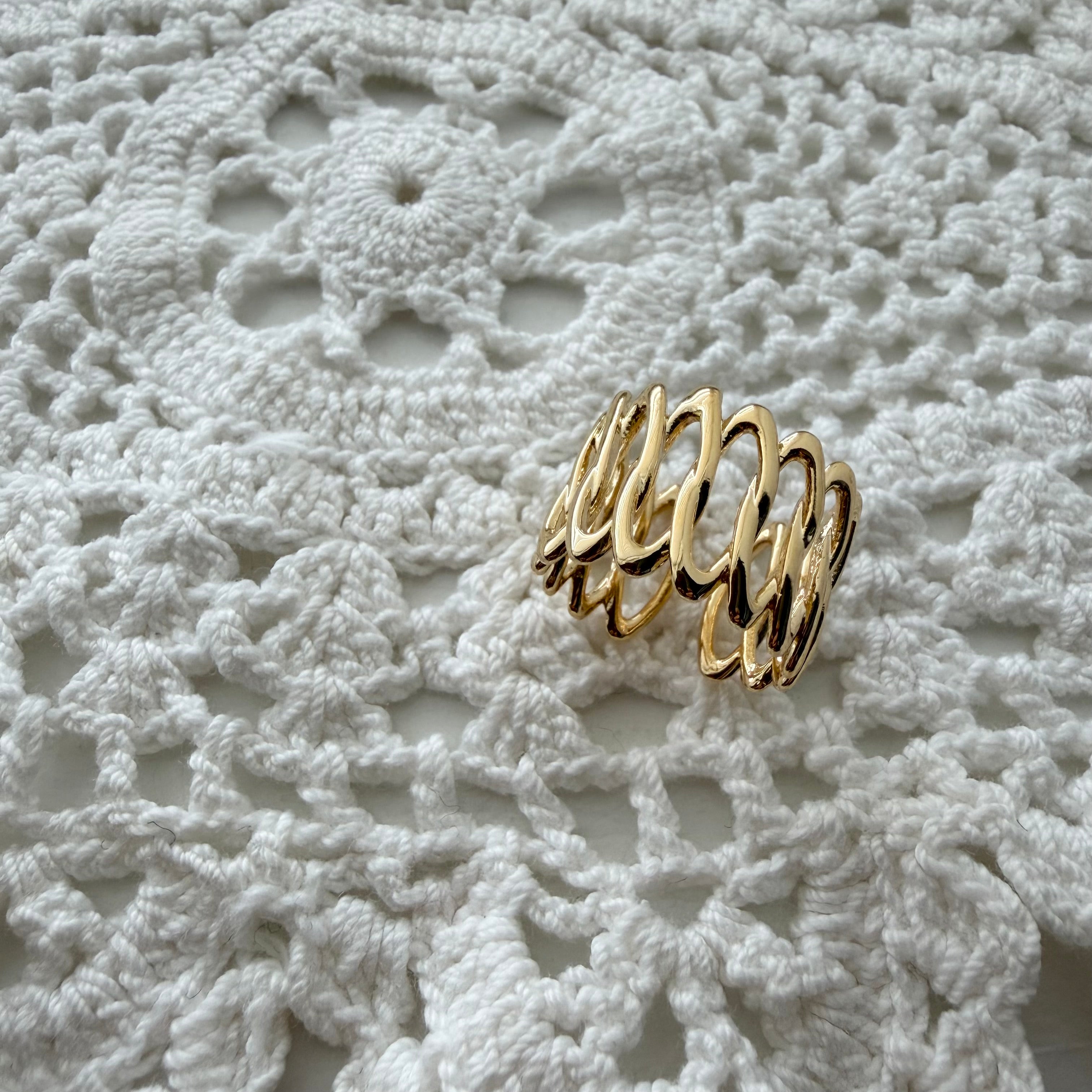 Hollow Twist Ring