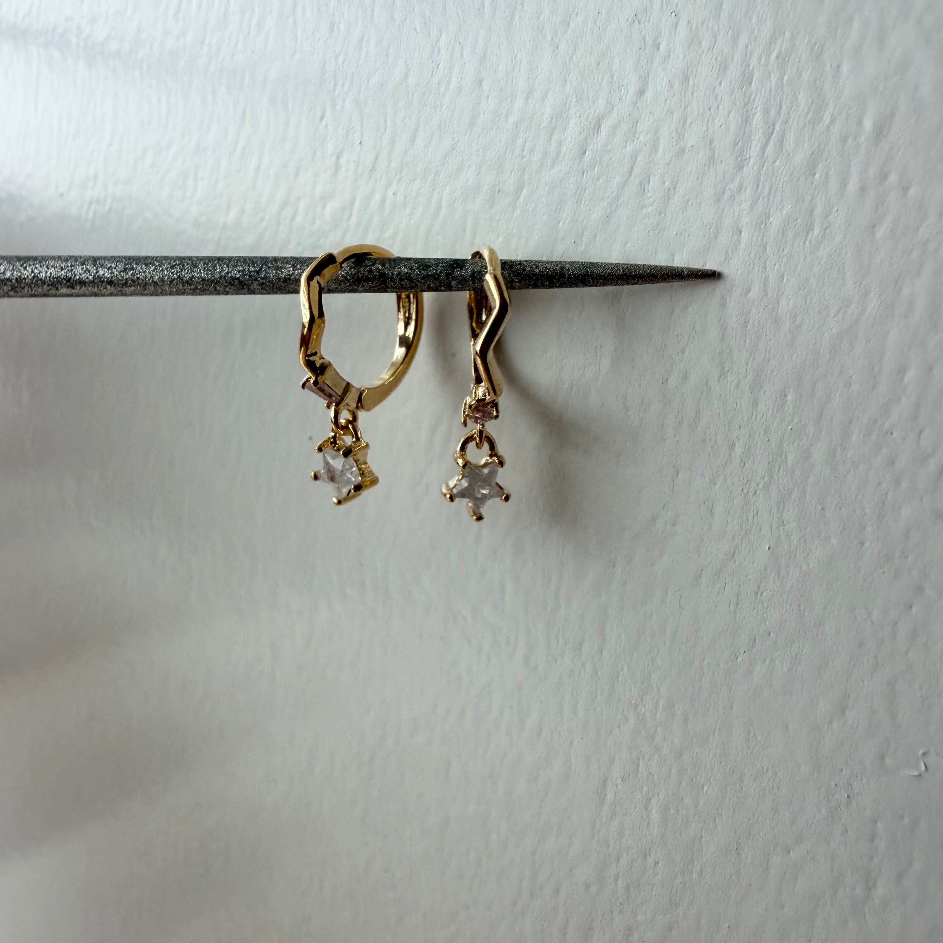 Huggie Hoop Earrings: Zig Zag Star