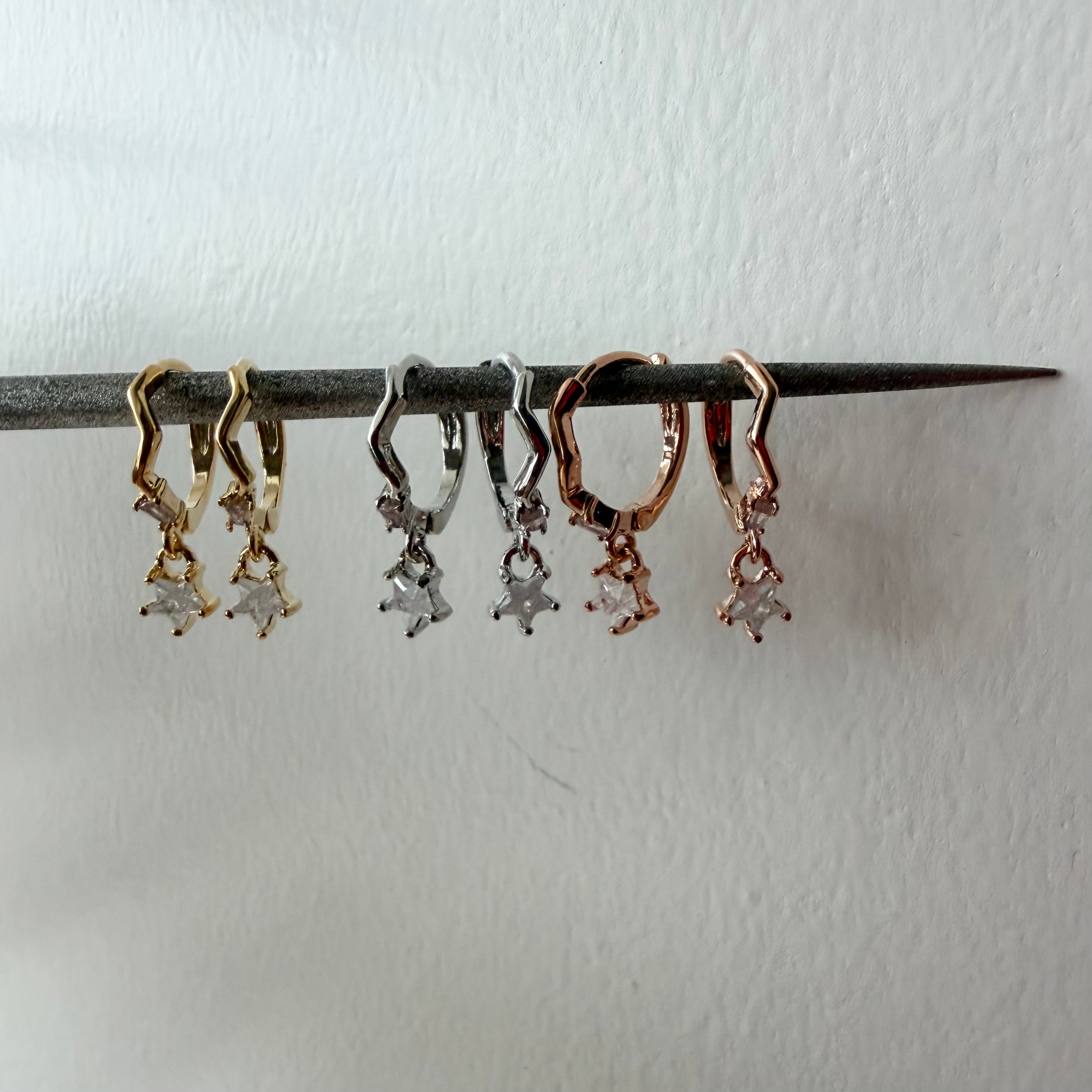 Huggie Hoop Earrings: Zig Zag Star