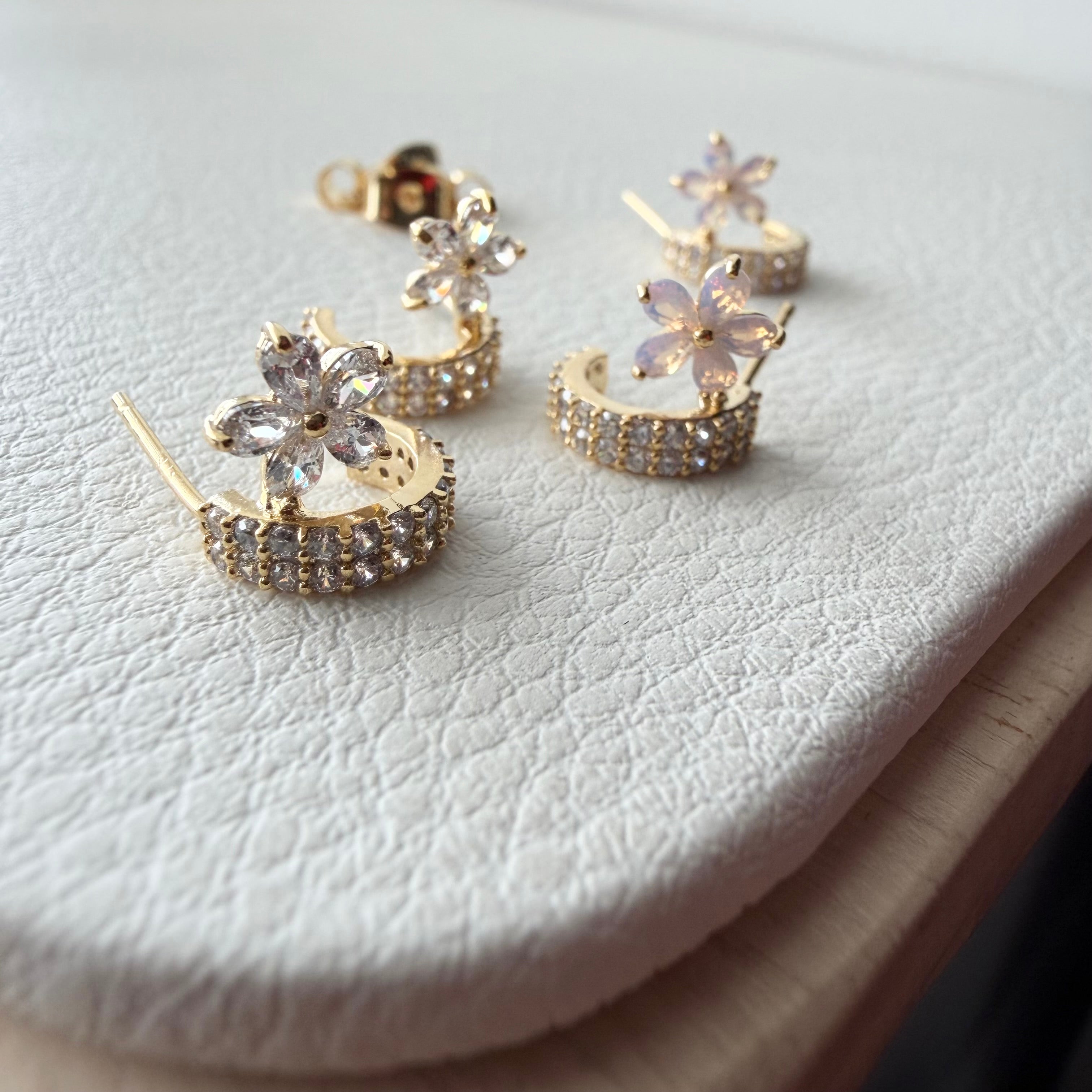 Sitting Flower Earrings