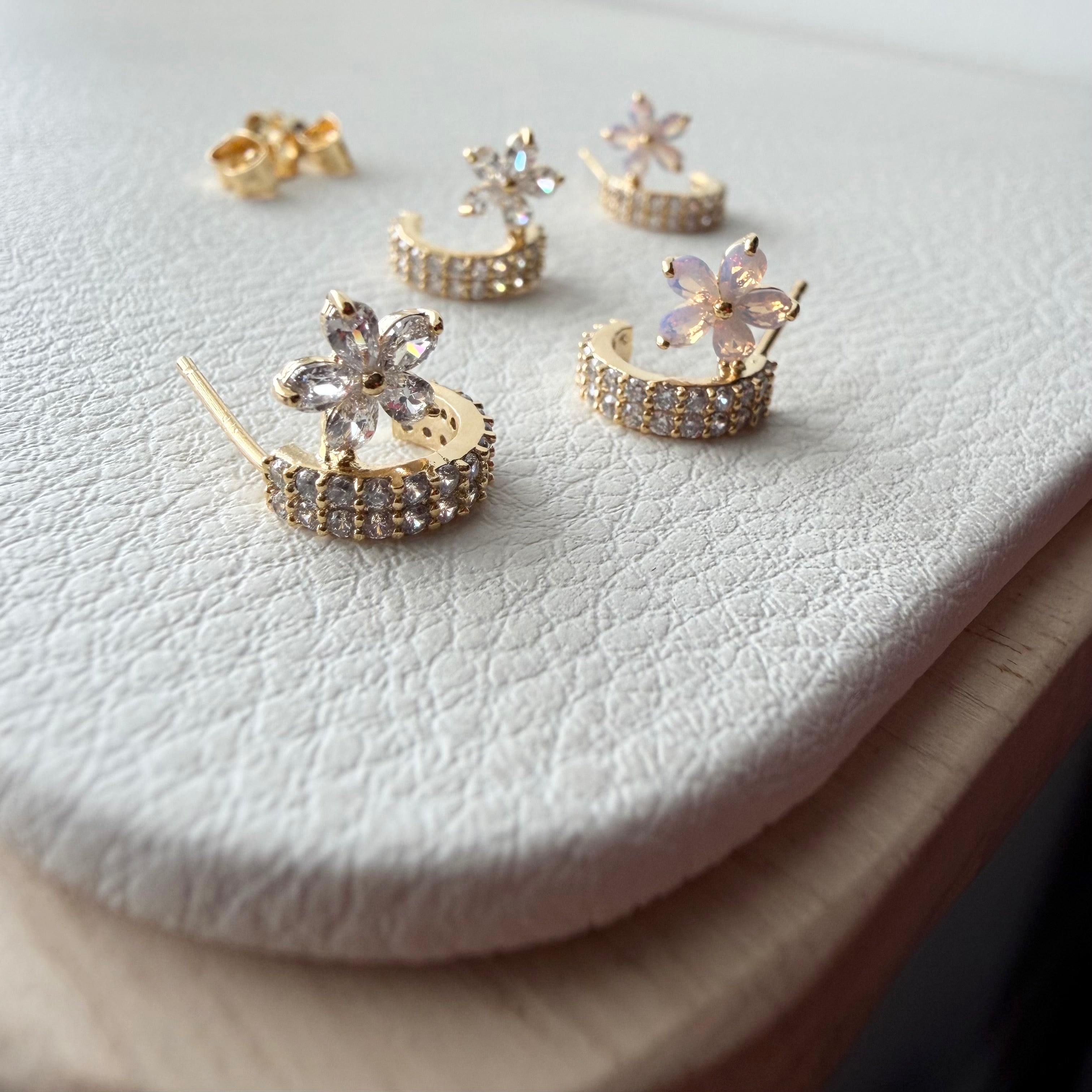 Sitting Flower Earrings