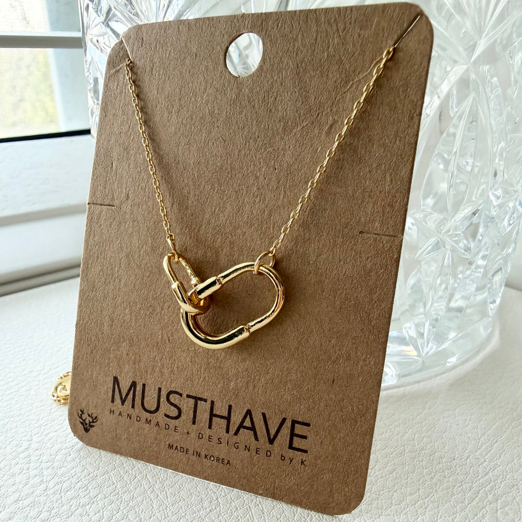 Interlocking Link Necklace