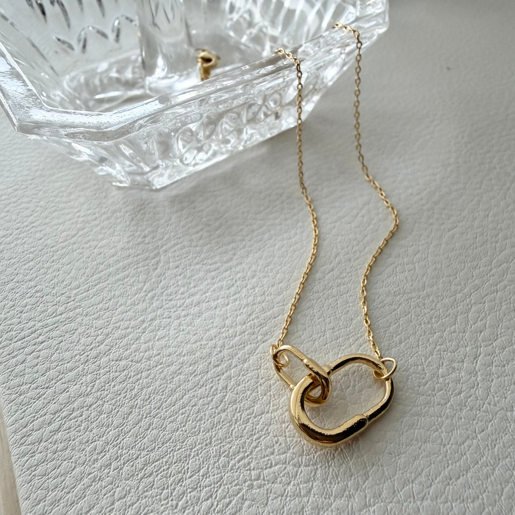 Interlocking Link Necklace