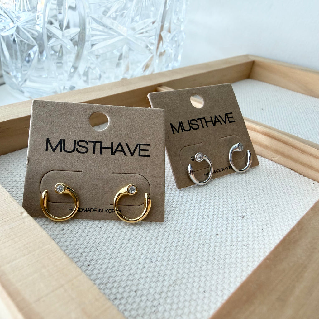 Baby Bezel Curve Earrings