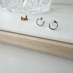 Baby Bezel Curve Earrings