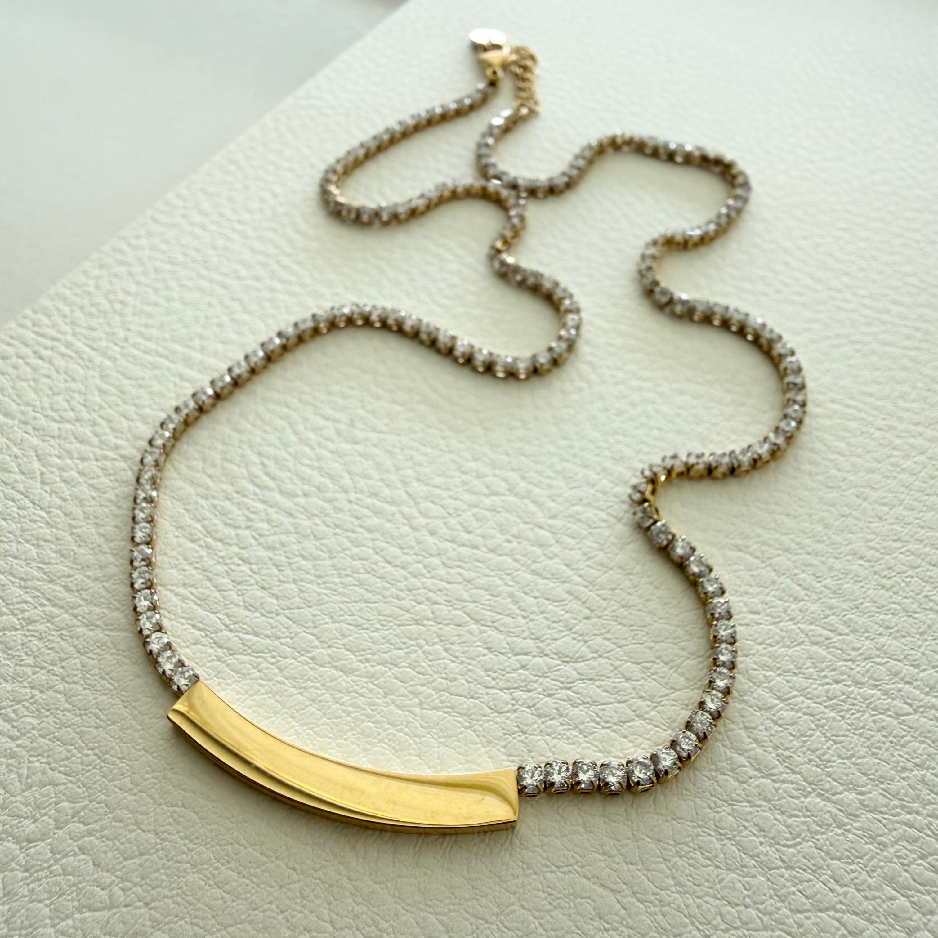 Curve Bar Tennis Necklace