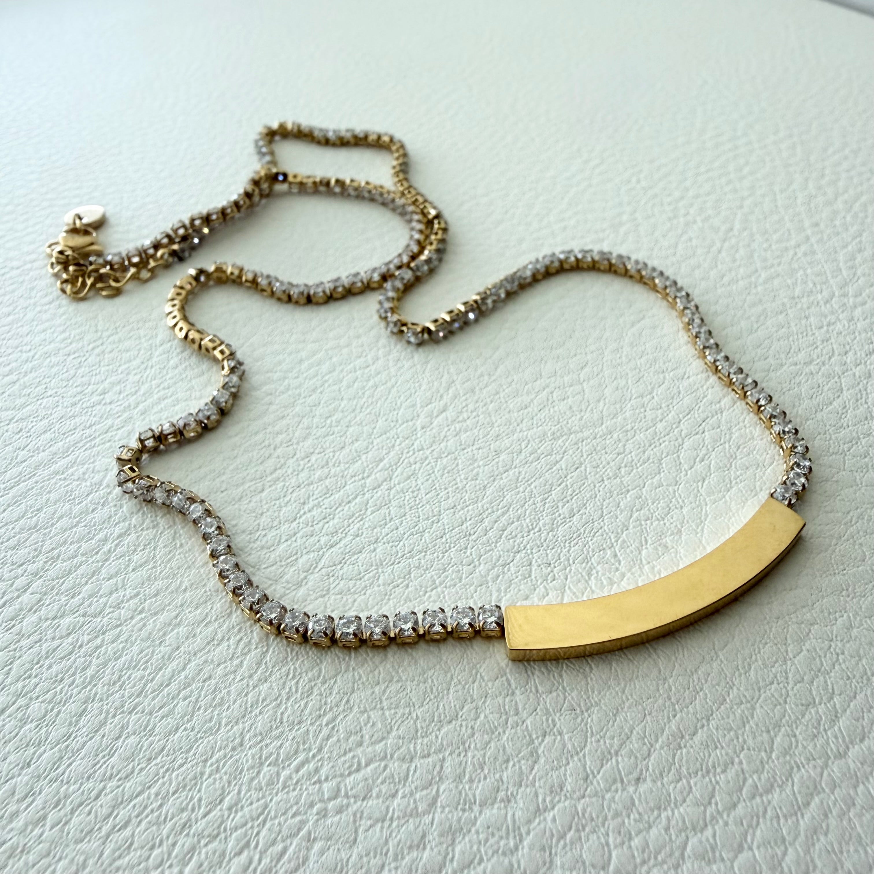 Curve Bar Tennis Necklace