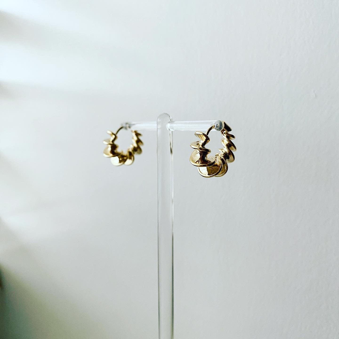 Huggie Hoop Earrings: Corkscrew
