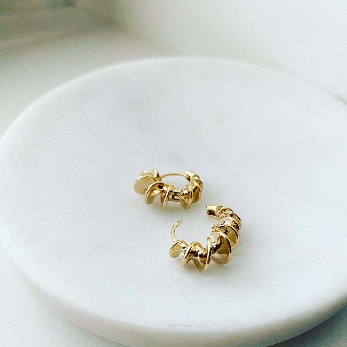 Huggie Hoop Earrings: Corkscrew