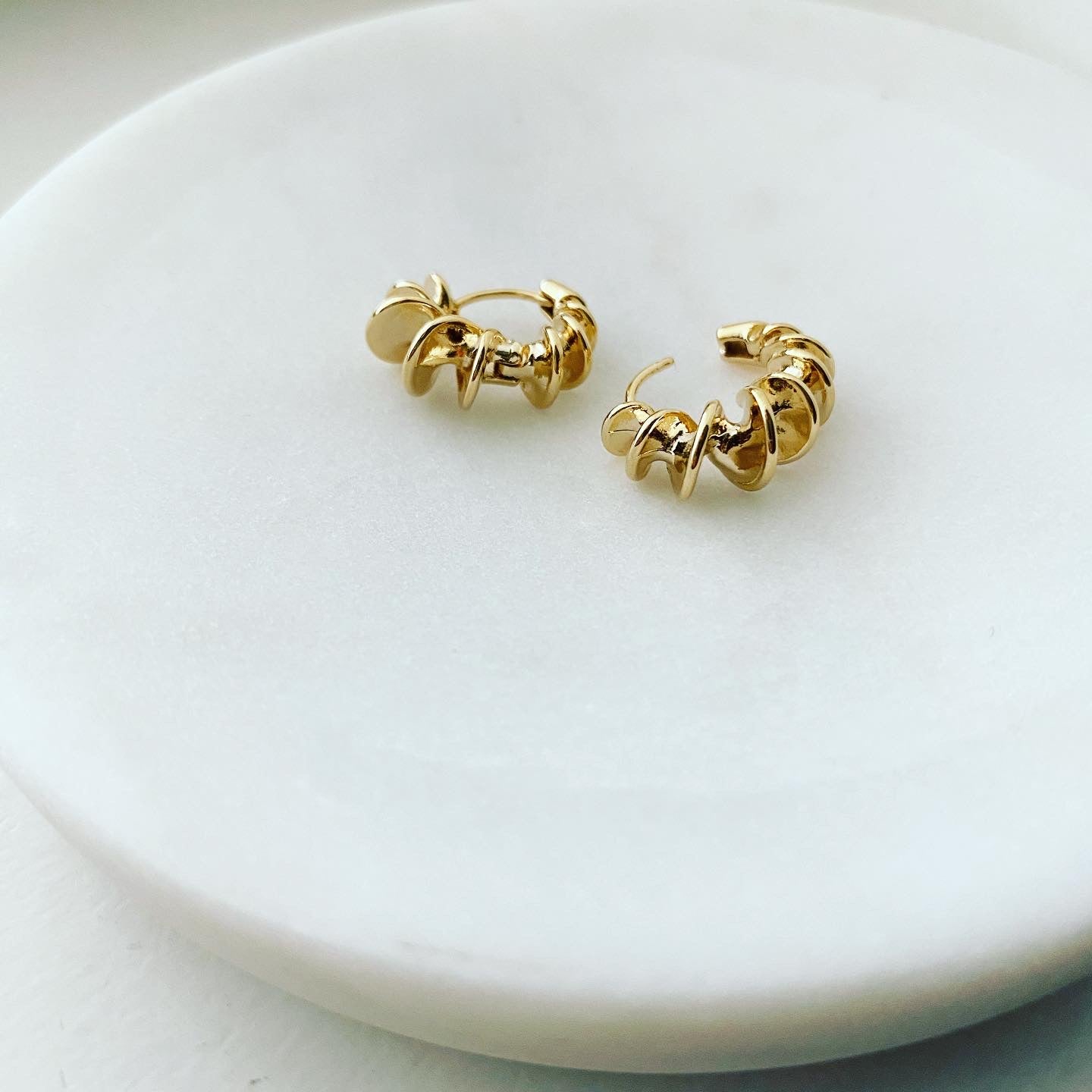 Huggie Hoop Earrings: Corkscrew