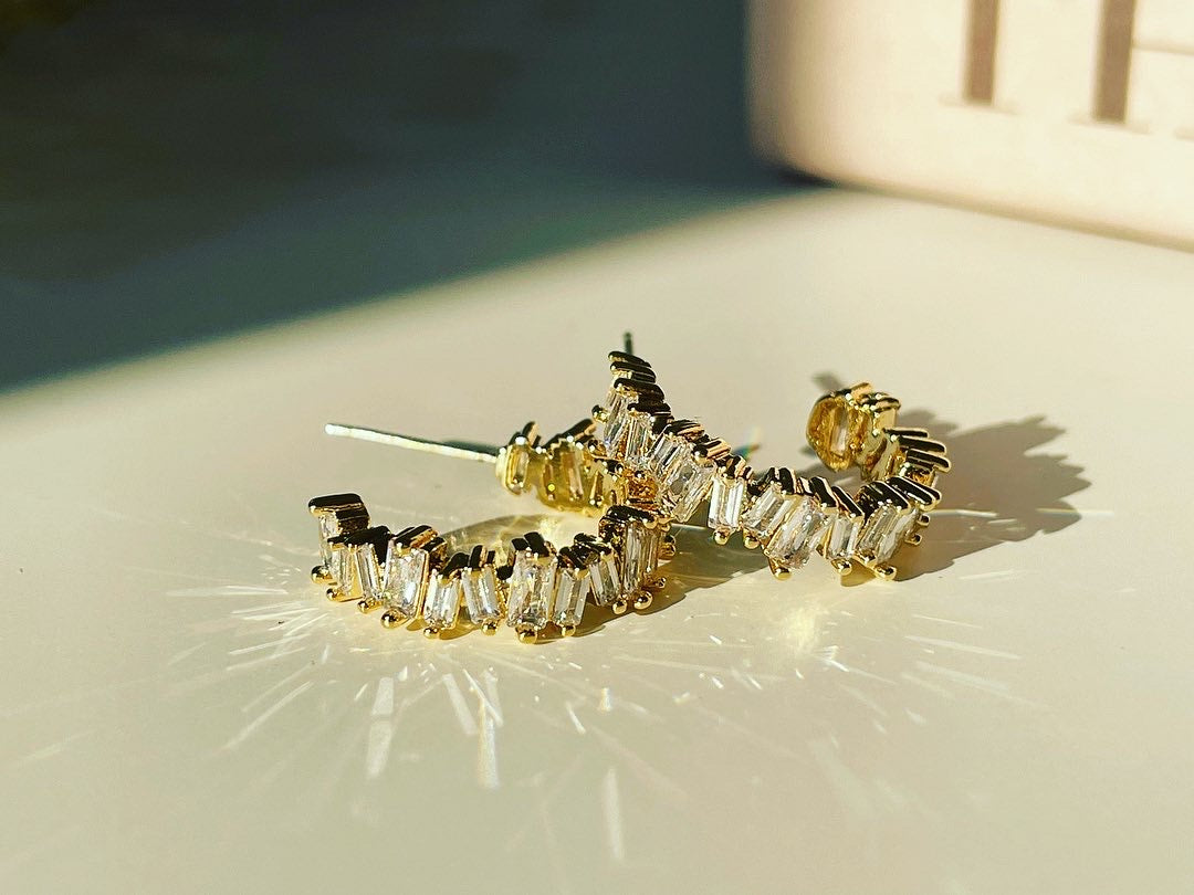 Baguette Gleam Hoop Earrings