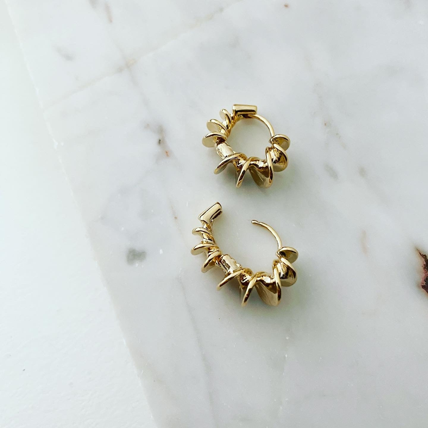 Huggie Hoop Earrings: Corkscrew