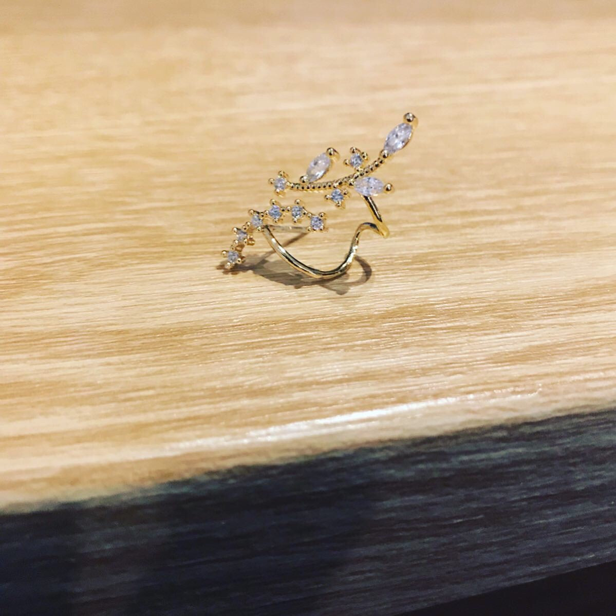 Ear Climbers: Winding Leaf
